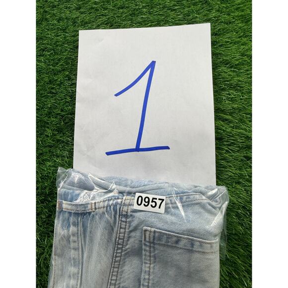 Aeropostale Womens Mom Jeans Light Wash Distressed High Rise Sz 2R Ripped Knees - Picture 12 of 12